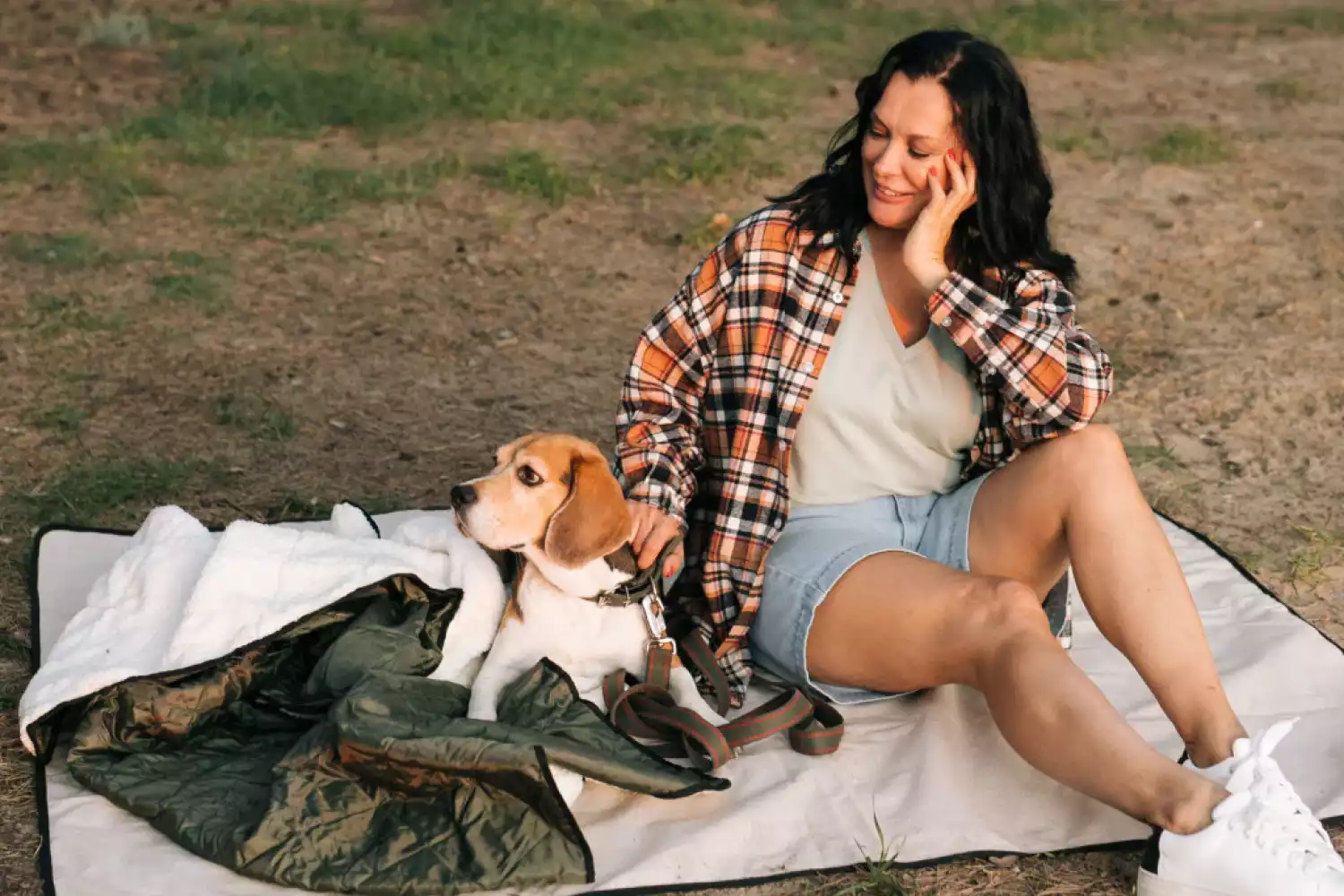 beis picnic blanket