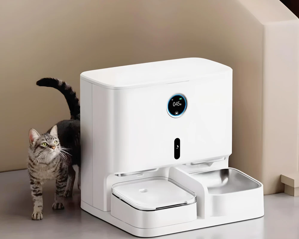 automatic feeder with camera